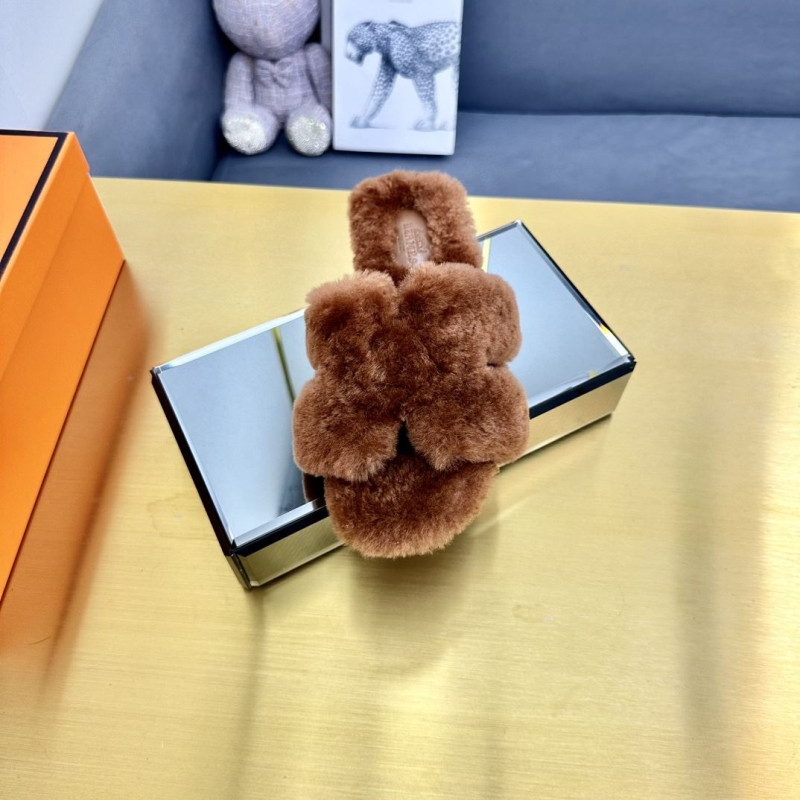 H**mes slippers